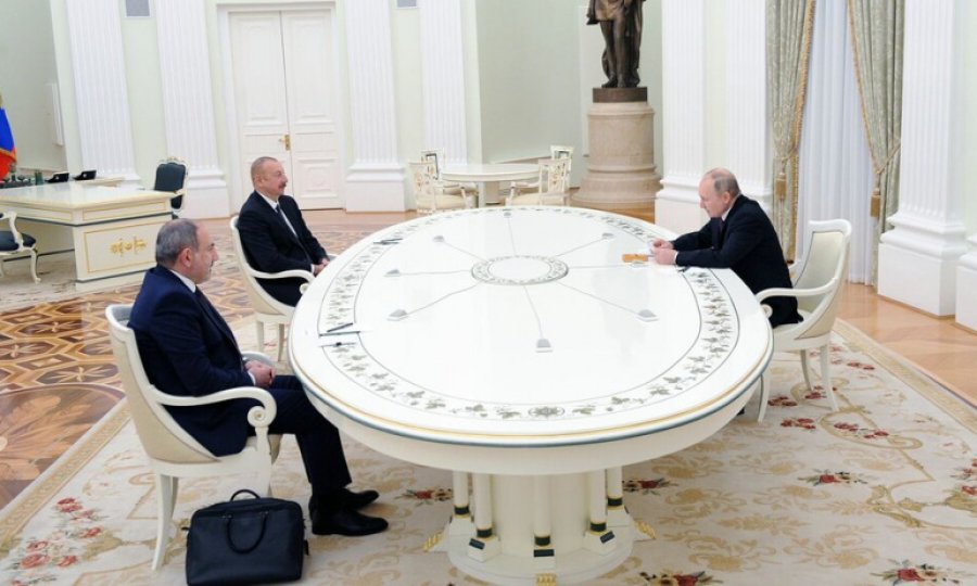 Putin, Aliyev ve Paşinyan ile Karabağ’ı görüştü