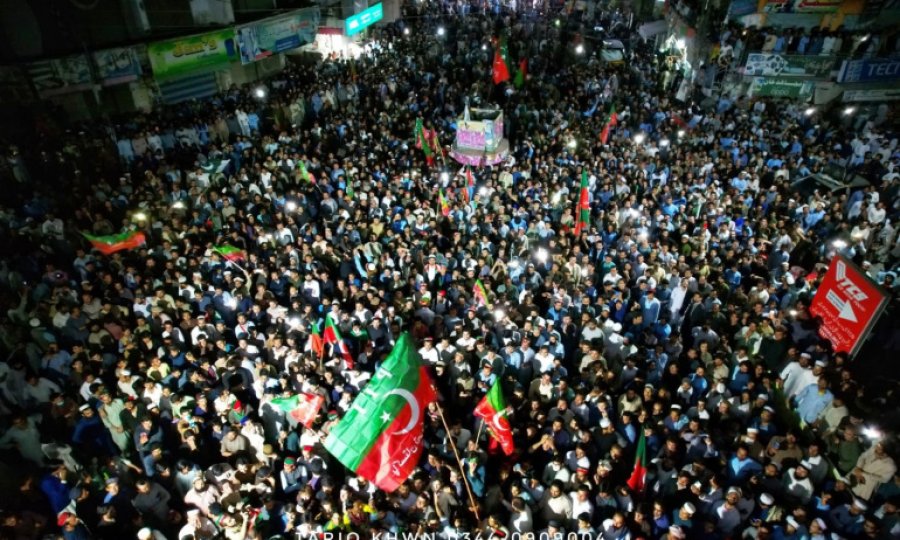 Pakistan ayağa kalktı İmran Han ‘sine-i millet’ dedi