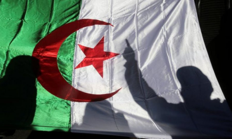 Cezayir Milletvekili, Fransa’nın paralı askeri çıktı