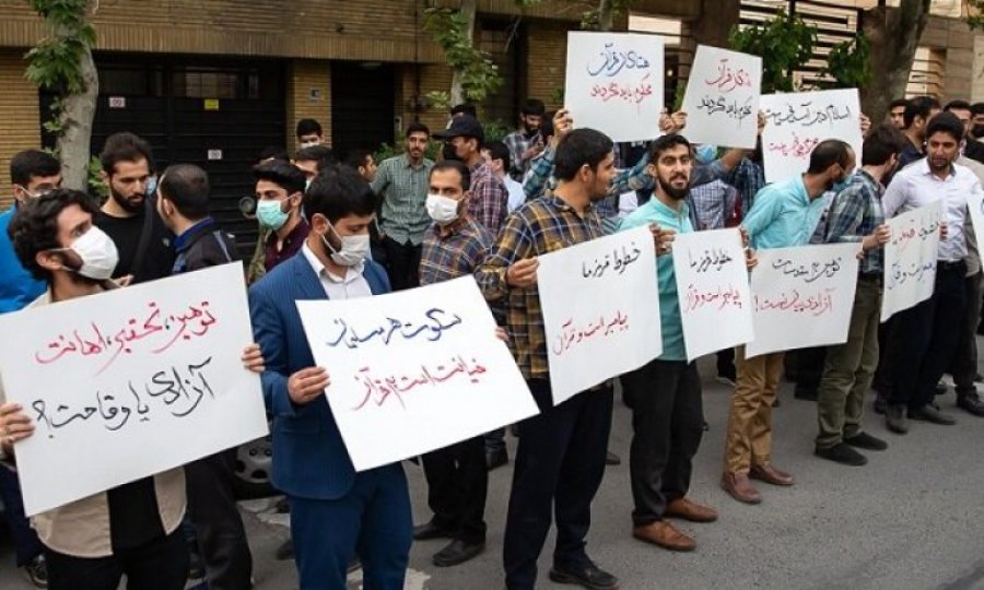 Kur'an-ı Kerim'e yapılan hakaret Tahran'da protesto edildi