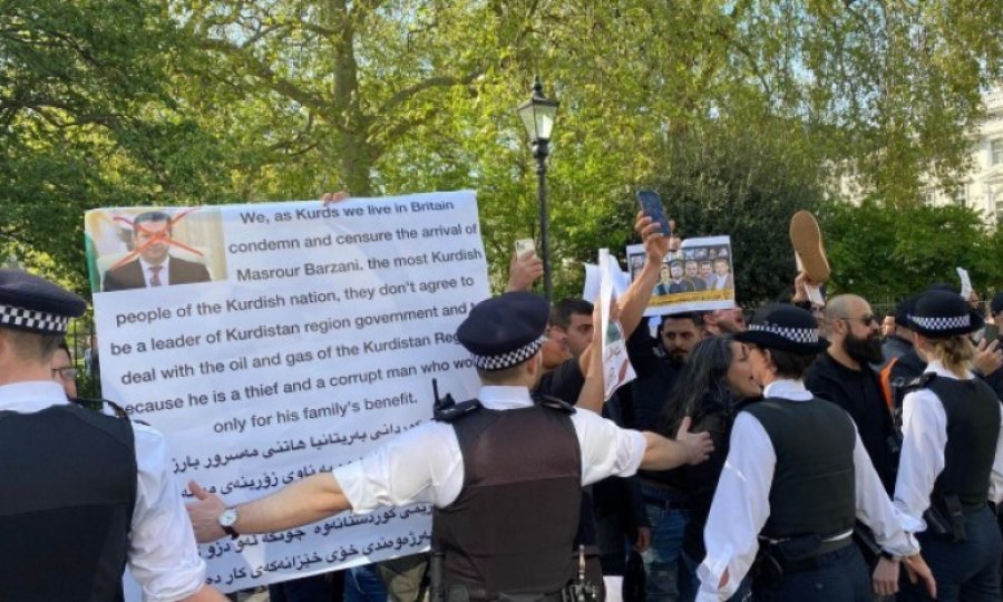 Mesrur Barzani Londra’da protestoyla karşılandı
