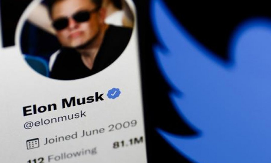 Elon Musk Twitter'ı satın aldı