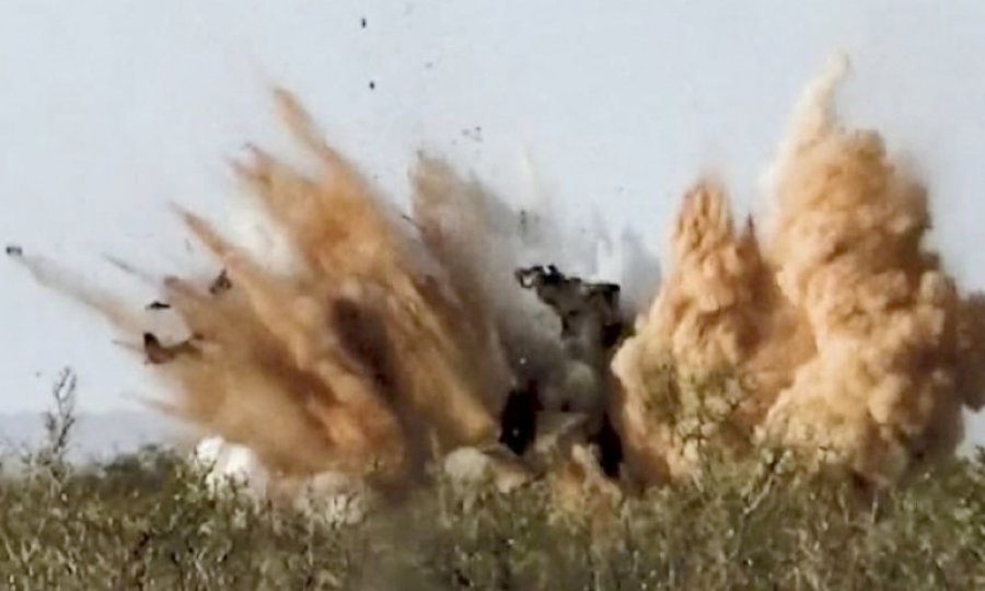 Somali'de askeri konvoya bombalı saldırı: 12 ölü