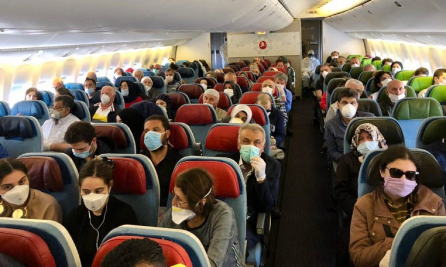 Avrupa'da birçok uçuşta maske zorunluluğu kalkıyor