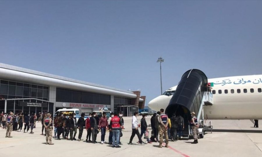 Yılbaşından bu yana 28 bin 581 düzensiz göçmen Türkiye'den sınır dışı edildi