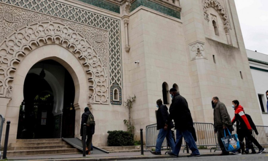 Fransa yönetimi cami ve bağışçıların banka hesaplarını kapatıyor