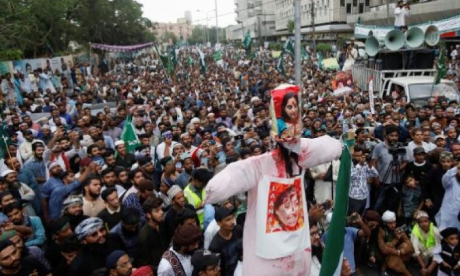 Hindistan polisi Hz. Muhammed'e hakarete yönelik protestoya müdahale etti: 2 ölü