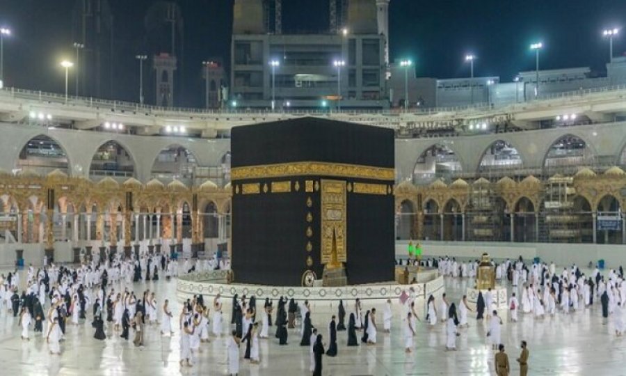 Kabe'ye yüz sürmek yasaklandı