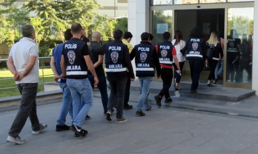 12 ilde FETÖ'ye eş zamanlı operasyon