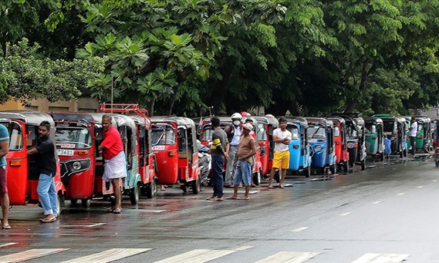 Sri Lanka Başbakanı, ülke ekonomisi çöktü petrol bile alamıyoruz