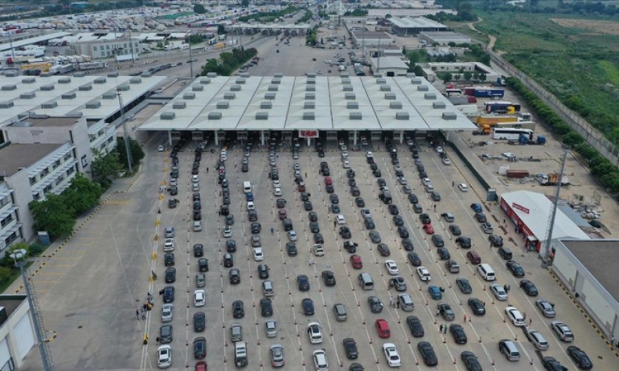 Yıllık izinlerini Türkiye'de geçirecek gurbetçilerin sınır kapılarından girişleri arttı 