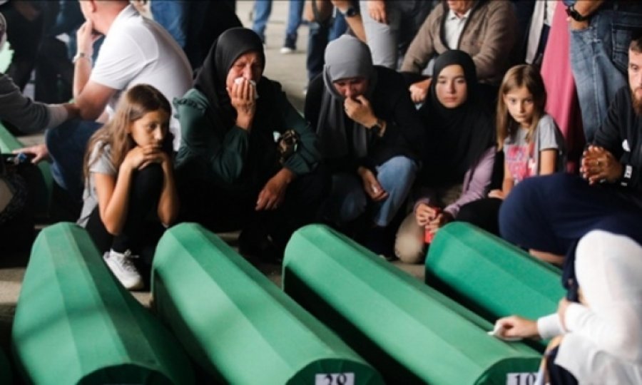 Potoçari Anıt Mezarlığı'nda hüzünlü karşılama