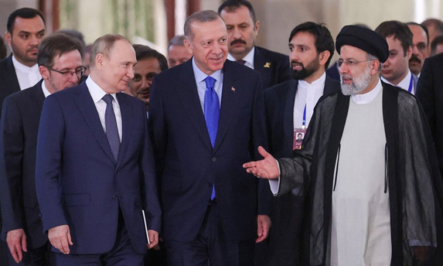 Biden'ın Ortadoğu gezisi ve İran’daki üçlü zirvenin etkisi; Yumruk gibi…