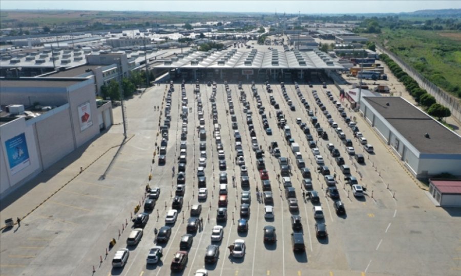 Yıllık izinlerini Türkiye'de geçirmek için gelen gurbetçi sayısı 1 milyona yaklaştı