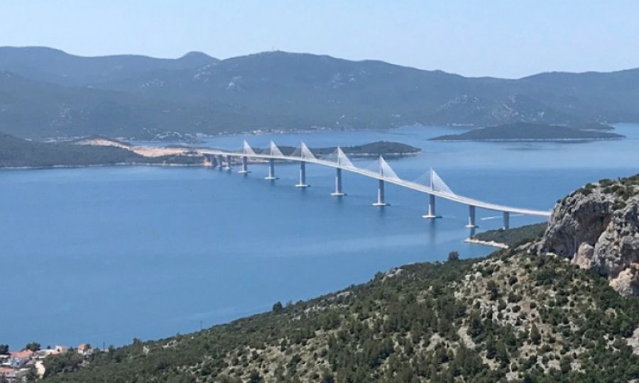 Hırvatistan Bosna'nın 'denizini çalan' köprüyü açıyor