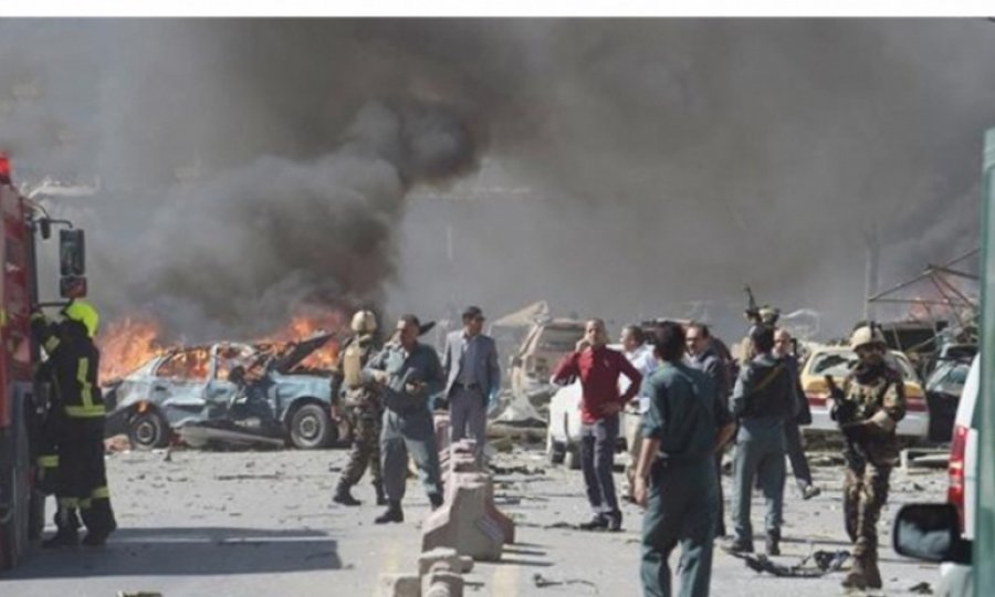 Afganistan'da Camiye bombalı saldırı