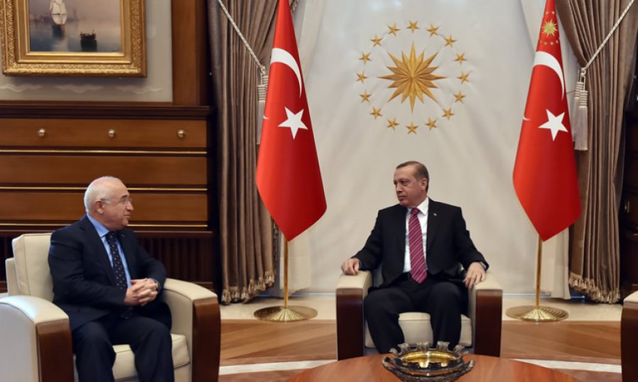 Cemil Çiçek'ten Erdoğan'a: Adama kirlettiği testiden su içirirler