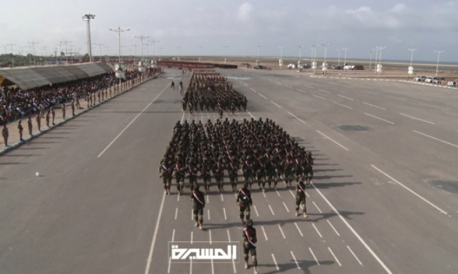 Yemen ordusu büyük bir askerî geçit töreni düzenledi