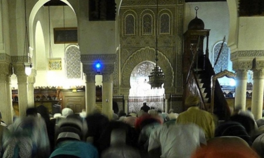 Fransa cami kapatmaya devam ediyor