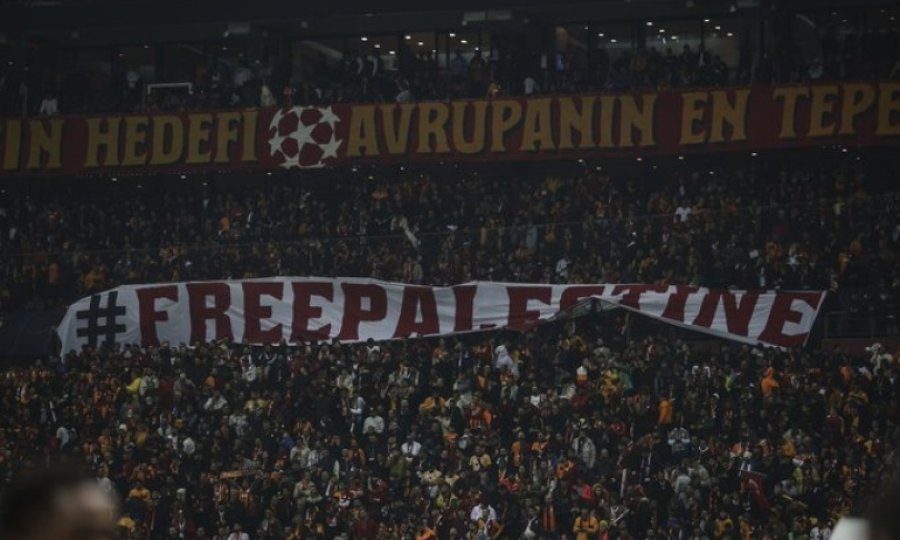 Galatasaray taraftarından Gazze'ye "Özgür Filistin" etiketiyle destek 