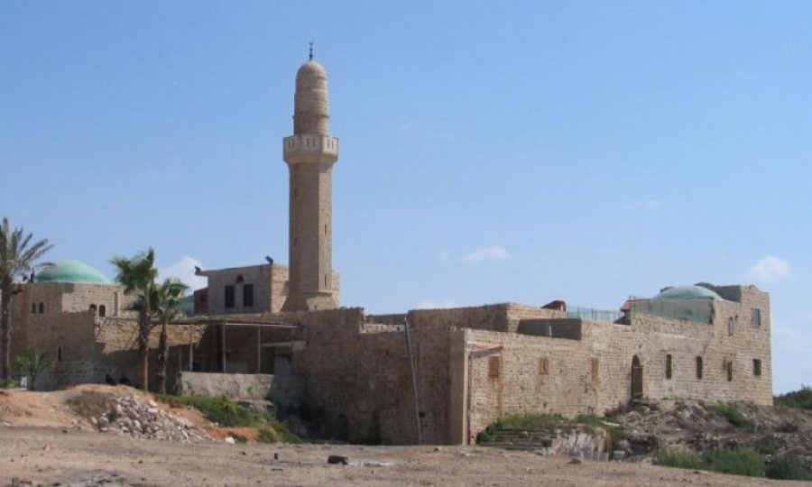 İsrail işgali altındaki bölgede tarihi camiye saldırı düzenlendi